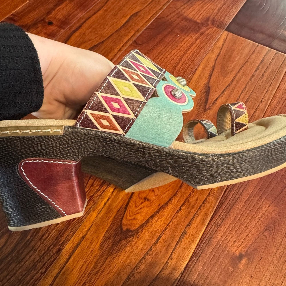 Spring Step Multicolor Patterned Toe-Loop Sandals - Picture 6 of 7